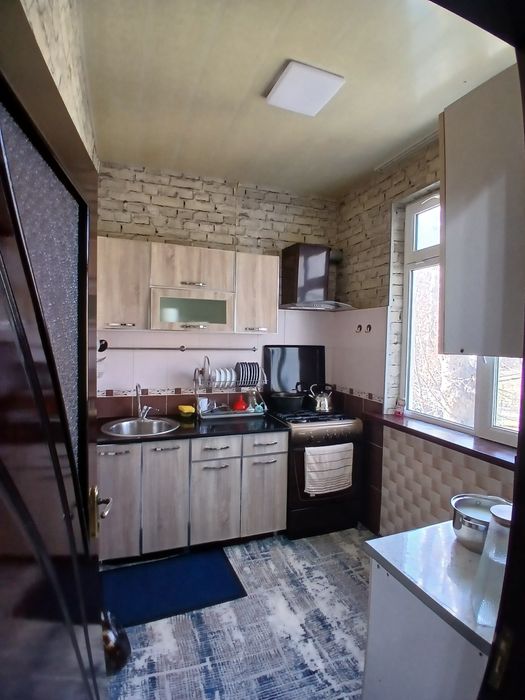 Uy sotiladi srochna!!!