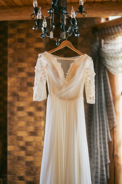 Rochie de mireasa cu crăpătura  pe picior