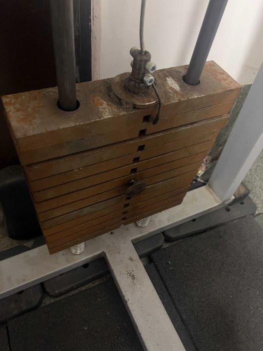 Уред за скот, бицепс