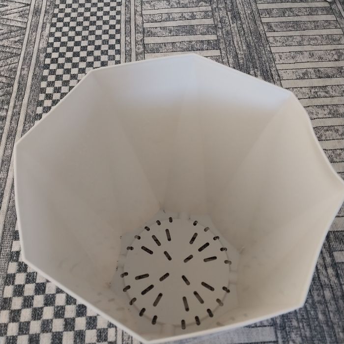 Продам горшок кашпо