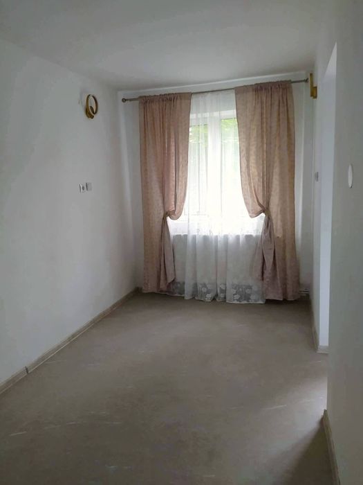 Închiriez apartament