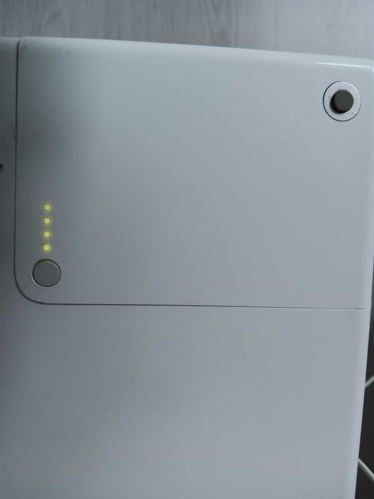 Лаптоп Apple Епъл