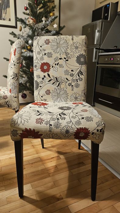 4 ÷ 2  стола за трапезария