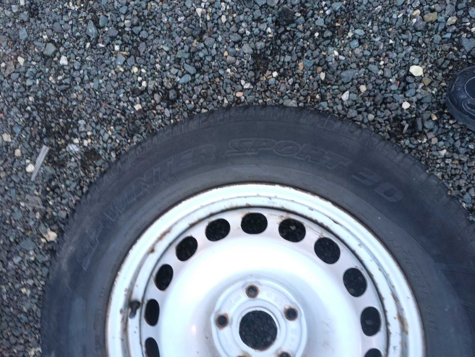 Vând roți cu anvelope iarnă