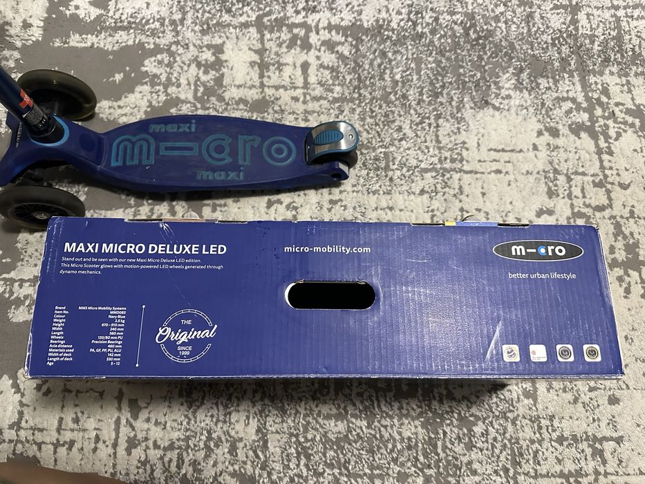 Самокат Maxi micro deluxe led , на возраст 5-12 лет, Швейцария