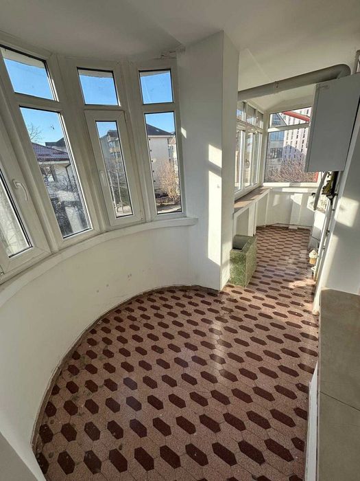 Inchiriez apartament 3 camere - Centru