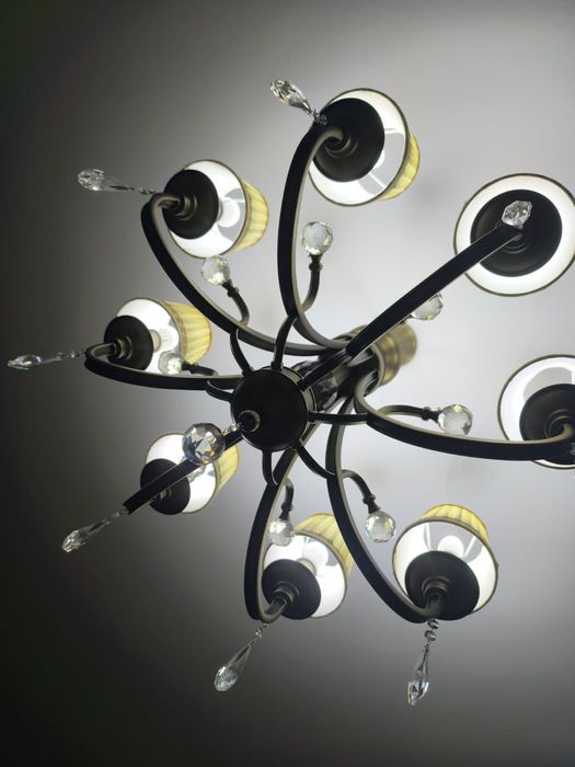 Продам люстру 1+1