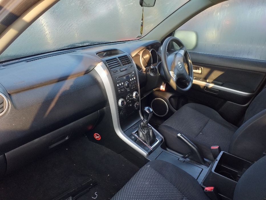 dezmembrez suzuki grand vitara 2