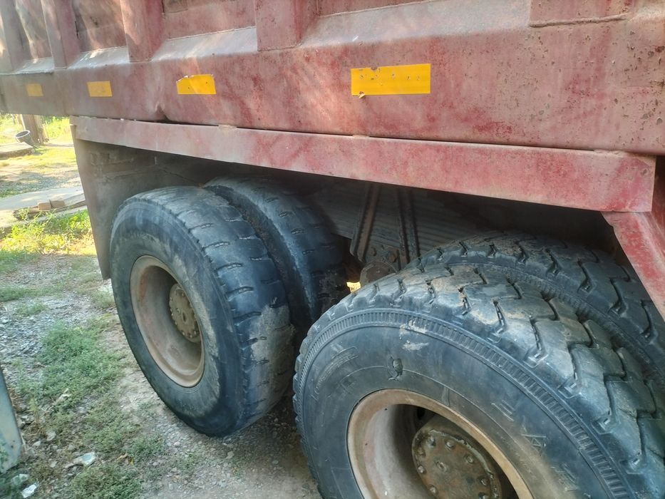 Самосвал хова на полном ходу