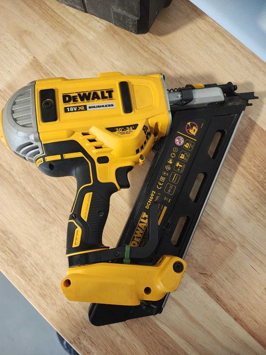 Pistol de bătut cuie, cu motor fără perii, XR de 18 V fara accesorii