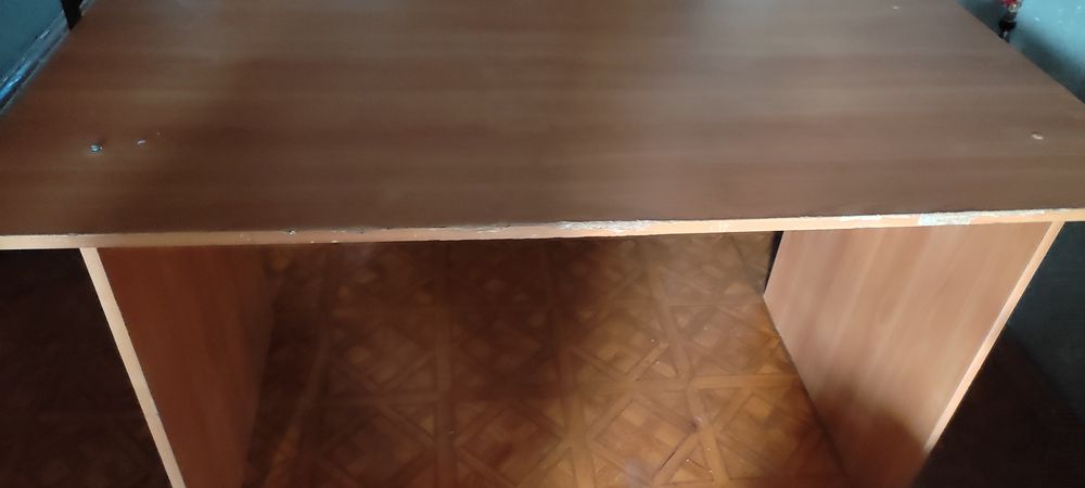 Отдам бесплатно стол из ДСП