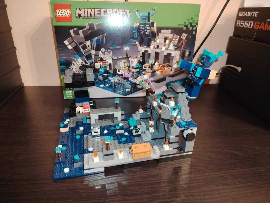 LEGO Minecraft 21246 Batalia intunericul adanc