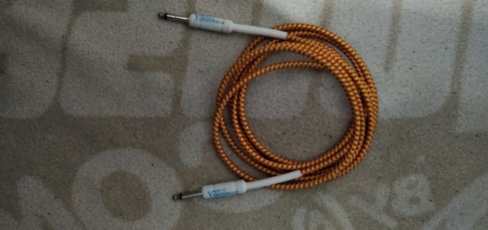 Электрогитара,чехол,кабель