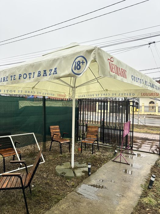 Umbrela , masa cu scaune