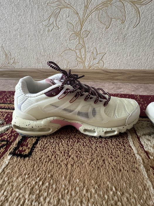 Кроссовки Nike.