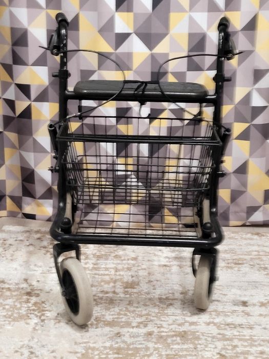Продам роллатор с корзинкой