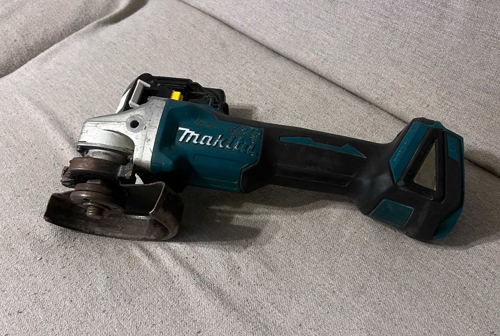 Polizor unghiular Makita DGA506 125mm 18V corp