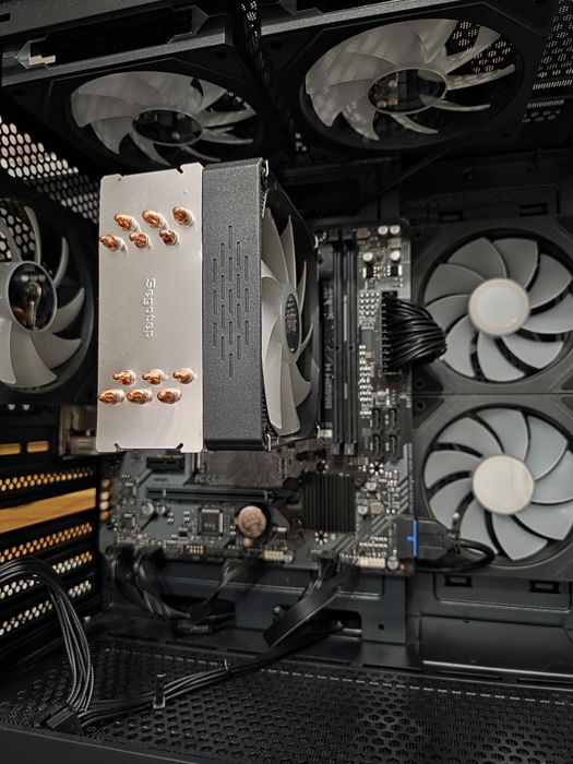 Ryzen 5 9600X. Ram 16Gb.