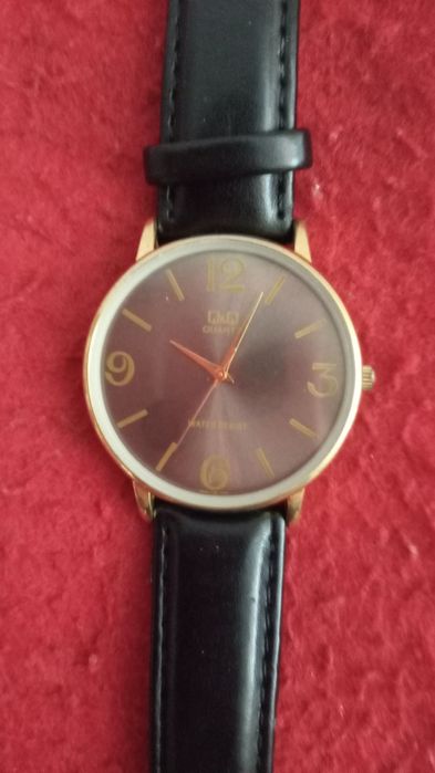 Часы наручные с мягким ремешком.