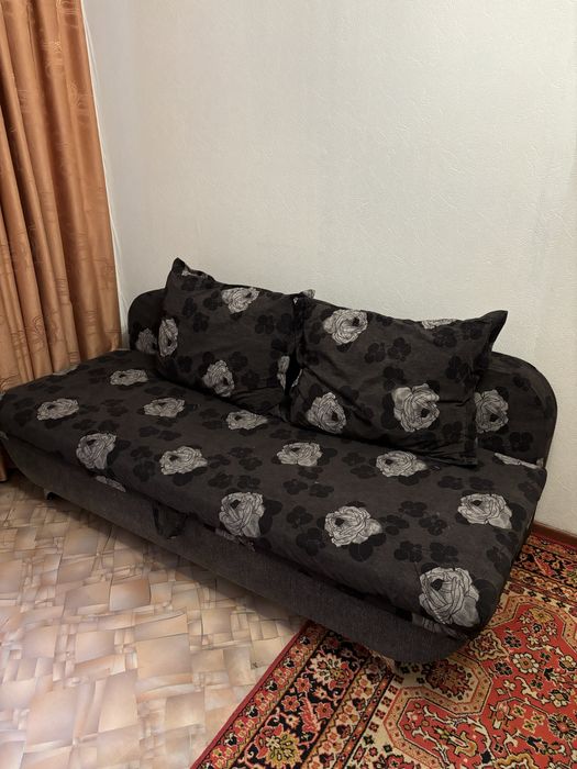 Диван софа в хорошем состоянии