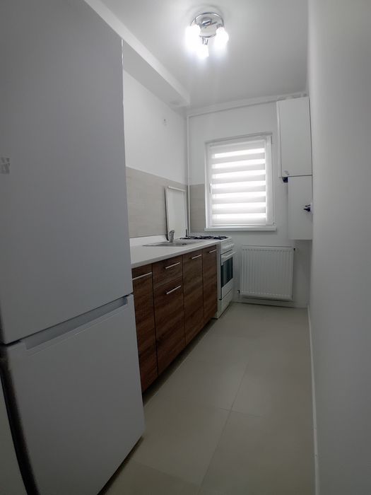 Inchiriez apartament cu doua camere semicentral, zona Nova Vita, Top Med