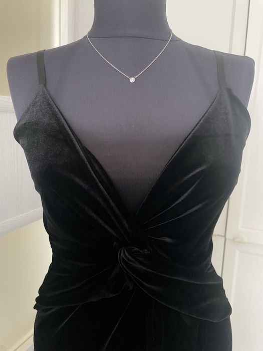 Черна кадифена рокля