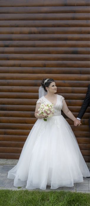 Vând rochie de mireasă(citiți descrierea)