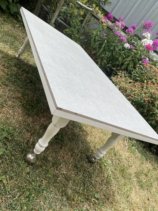 Журнальный столик