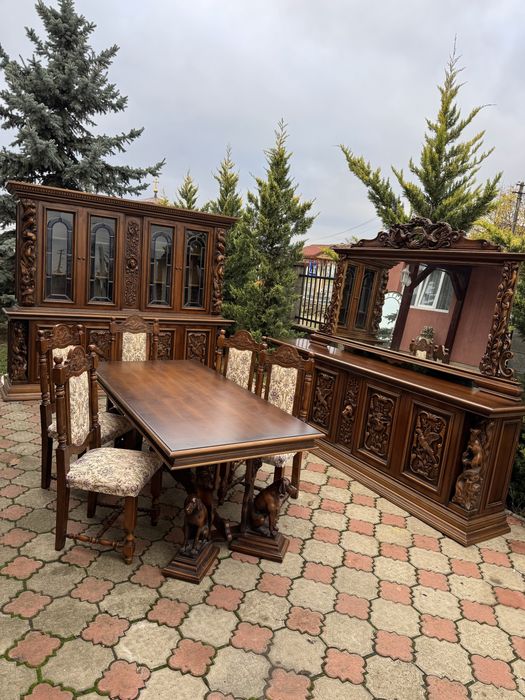 Sufragerie din lemn masiv cu scene de vânătoare