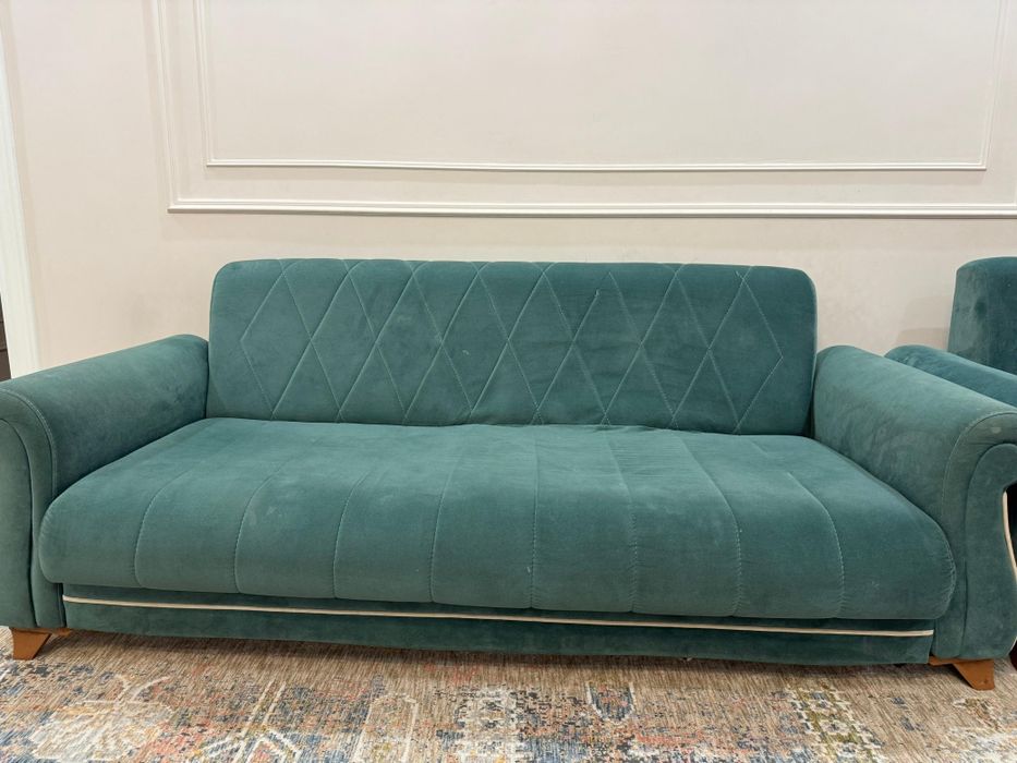 Диван с креслом.