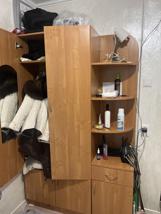 Шкаф двухдверный с этажеркой