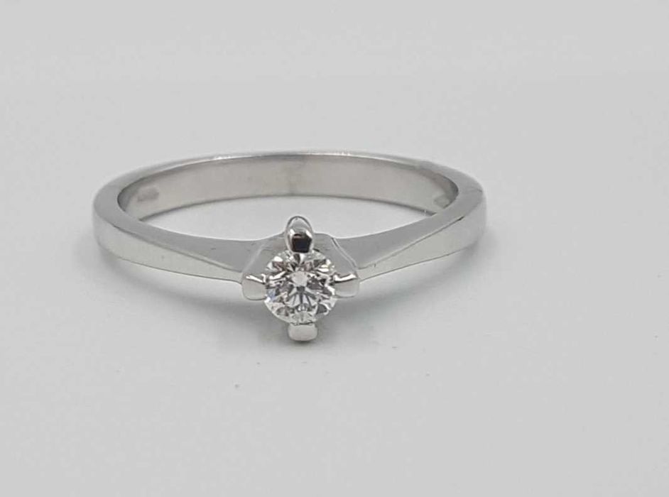 Superb inel solitaire/de logodna din aur alb 18 k si diamant natural