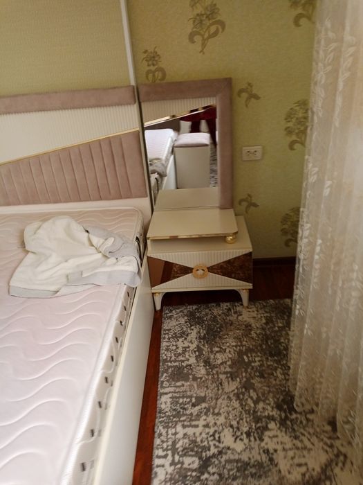Продается спальный мебельный гарнитур