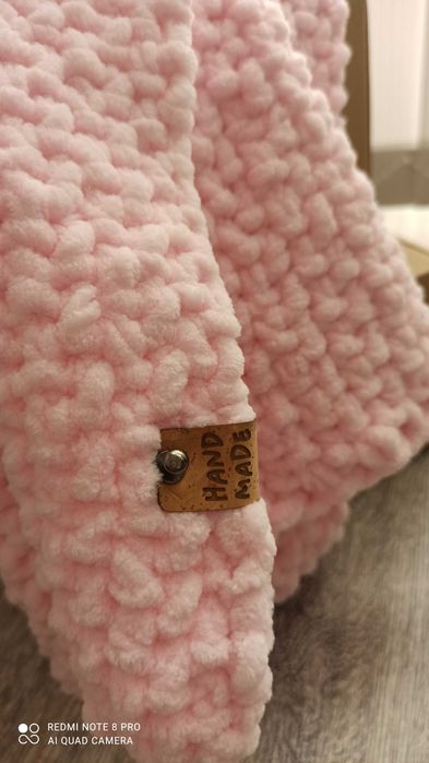 Ръчно плетени бебешки пелени и играчки