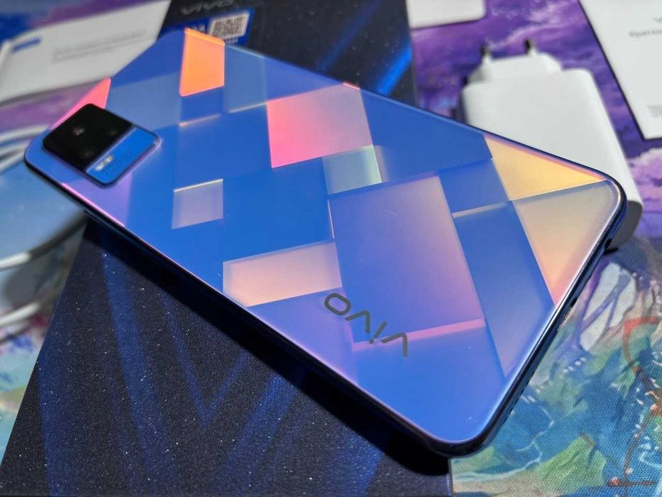 Продам Vivo V21e 8/128