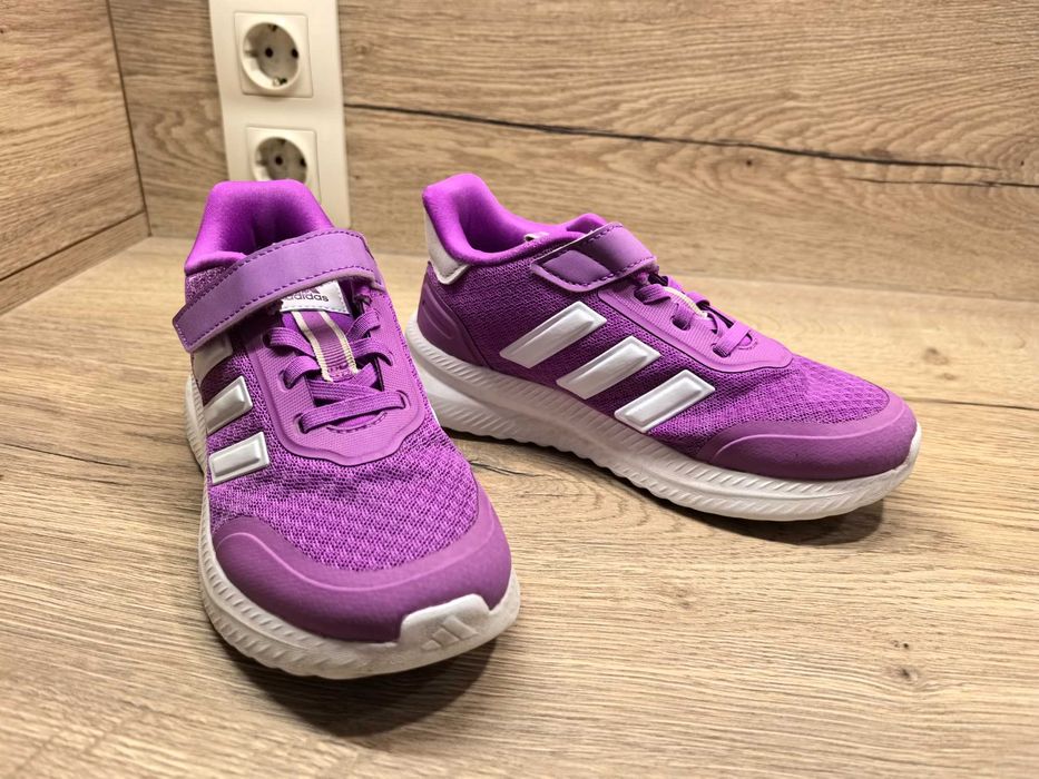 Обувки за госпожица Adidas, Fila, Next и Skechers
