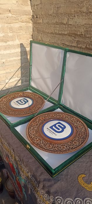 Yong'oq daraxtida dekorativ lagan olchami 30 santimetr