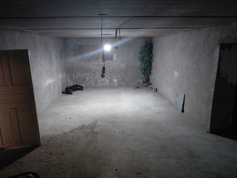 Nazarbek 8 sutiq 10ta xona uy sotiladi