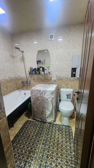 Срочно продается на Авиасозлар-3 (3/2/4 кирпичный дом балкон 2х6)