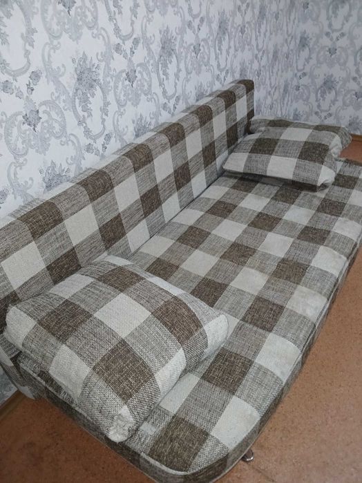 продам  диван  прямой