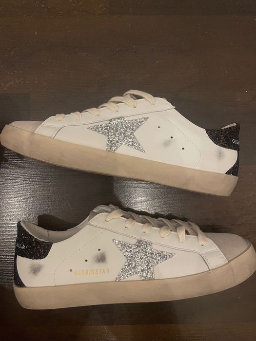 Golden Goose Super-Star albi cu stea din sclipici argintiu si detaliu la călcâi din sclipici maro