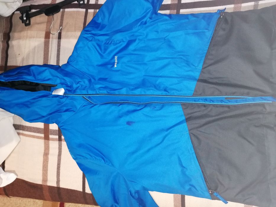 Vând geaca H&M și  Wedze  pt băieți