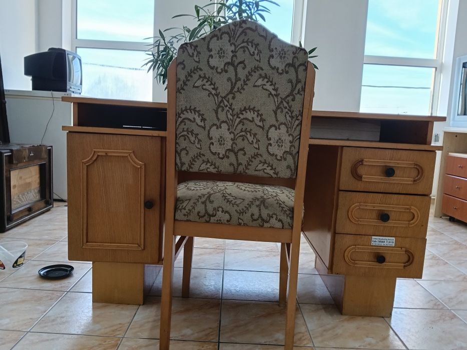 Birou și scaun în stare foarte buna