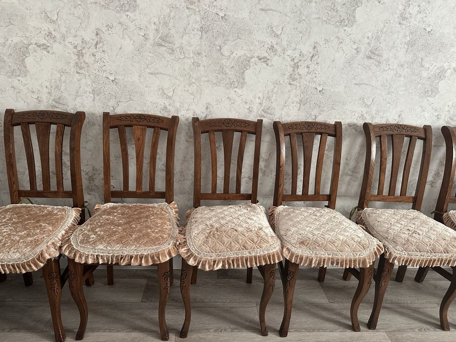 Стол со стульями