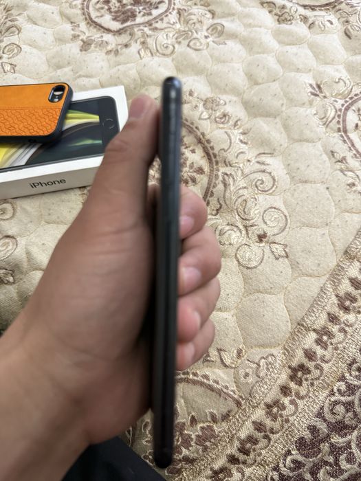 Айфон Се сатылады срочно