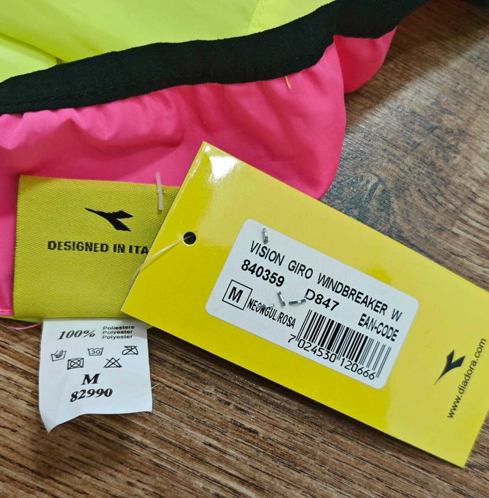 Diadora ветроустойчиво дамско яке за бягане / тичане размер М  НОВО