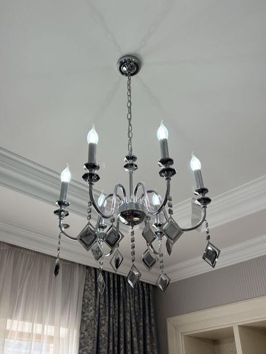 Люстры 2 разные 6 лампочек