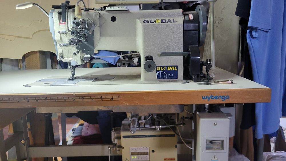 Masina de cusut 2 ace escamotabile