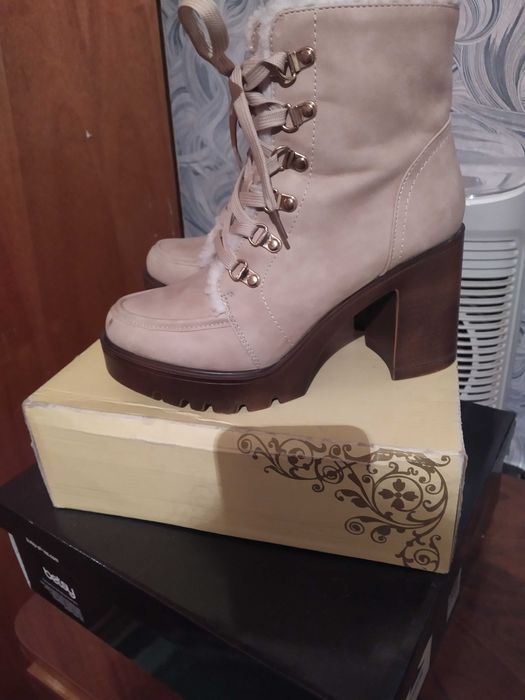 Елегантни дамски боти Deezee, 38 номер