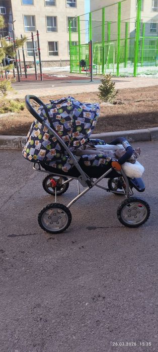 Коляска б/у, в хорошем состоянии